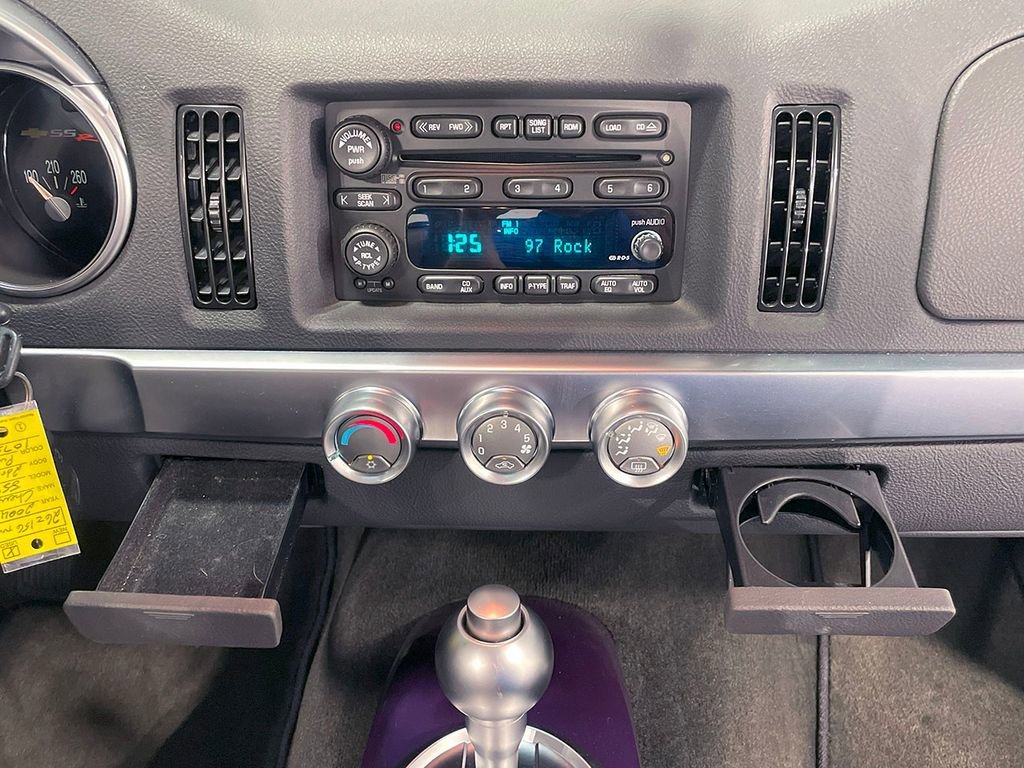 2004 Chevrolet SSR LS - Photo 59