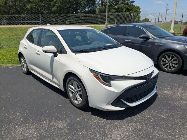 Used 2022 White Toyota SE image 3