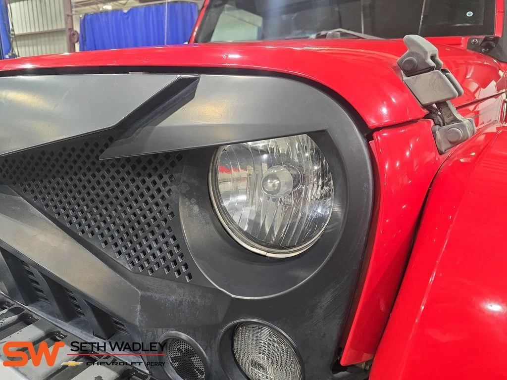Used 2015 Red Jeep Sahara image 30