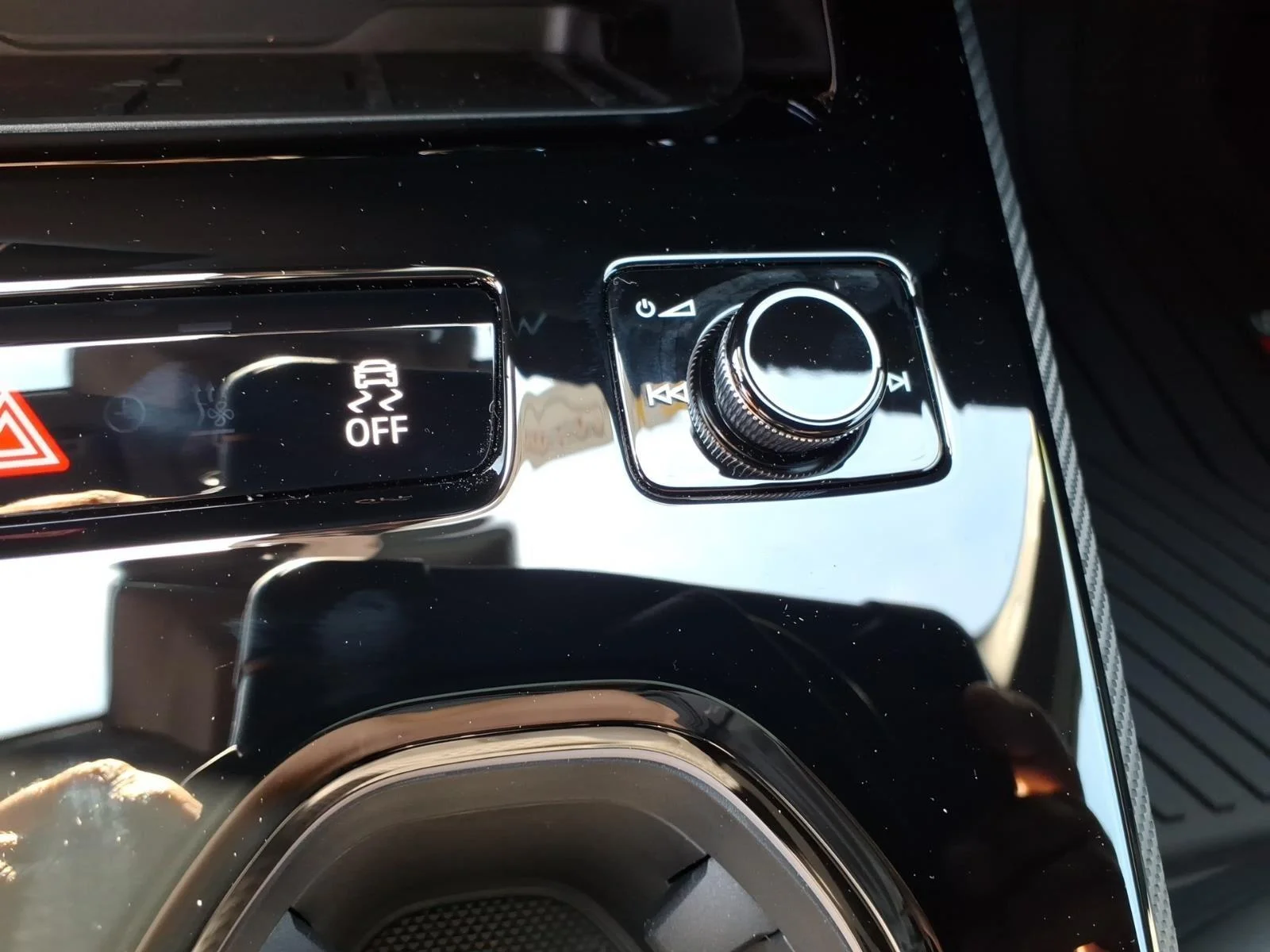 New 2026 Glacier White Metallic Audi Premium Plus image 30