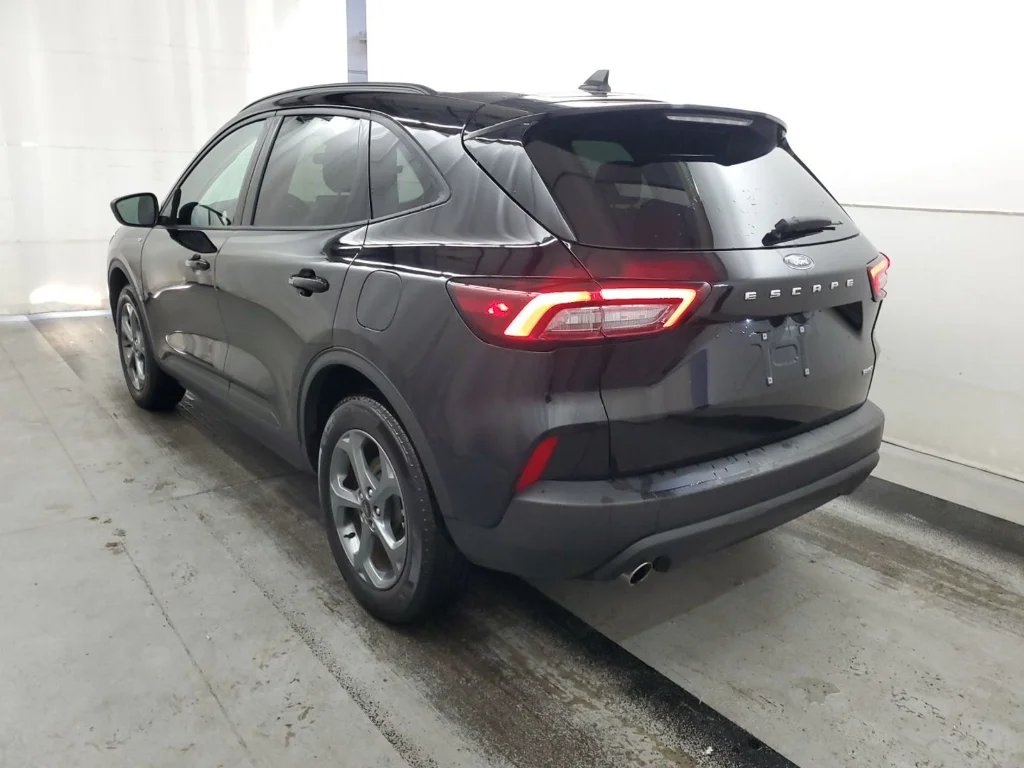 Used 2025 Agate Black Metallic Ford ST-Line image 3