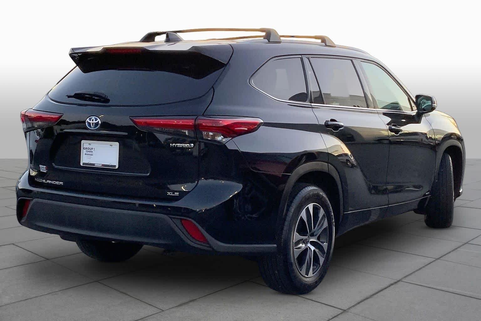 Used 2022 Midnight Black Metallic Toyota Hybrid XLE image 13