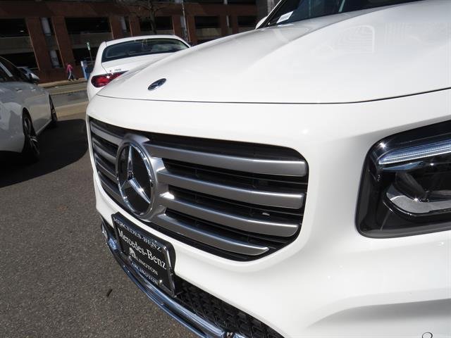 Certified Used 2025 Polar White Mercedes-Benz GLB 250 image 24