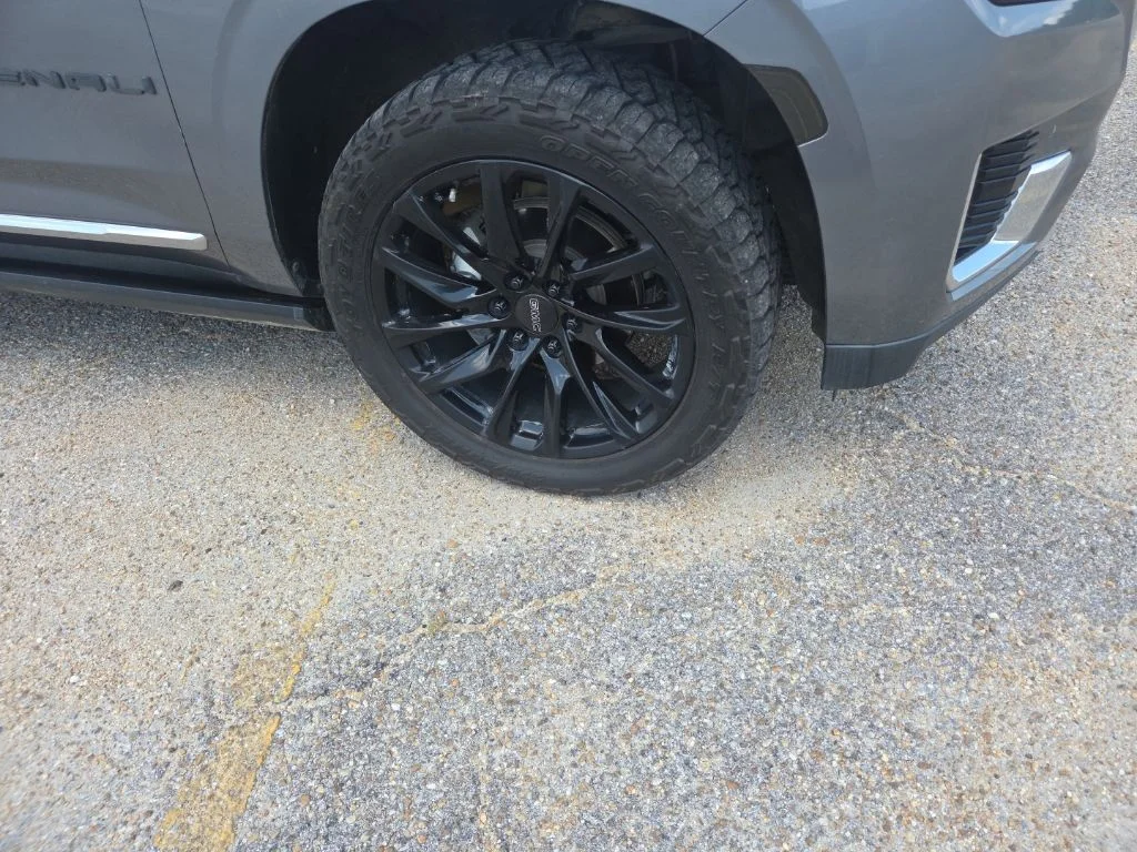 Used 2021 Gray GMC Denali image 25
