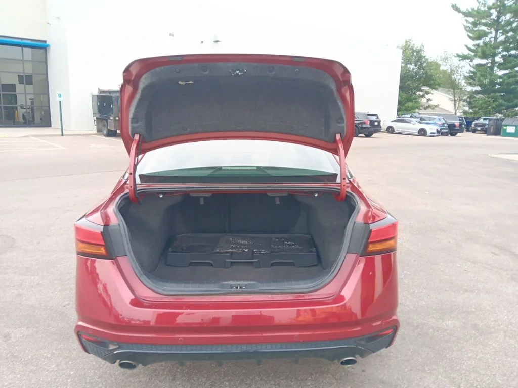 Used 2025 Scarlet Ember Nissan 2.5 SR image 28