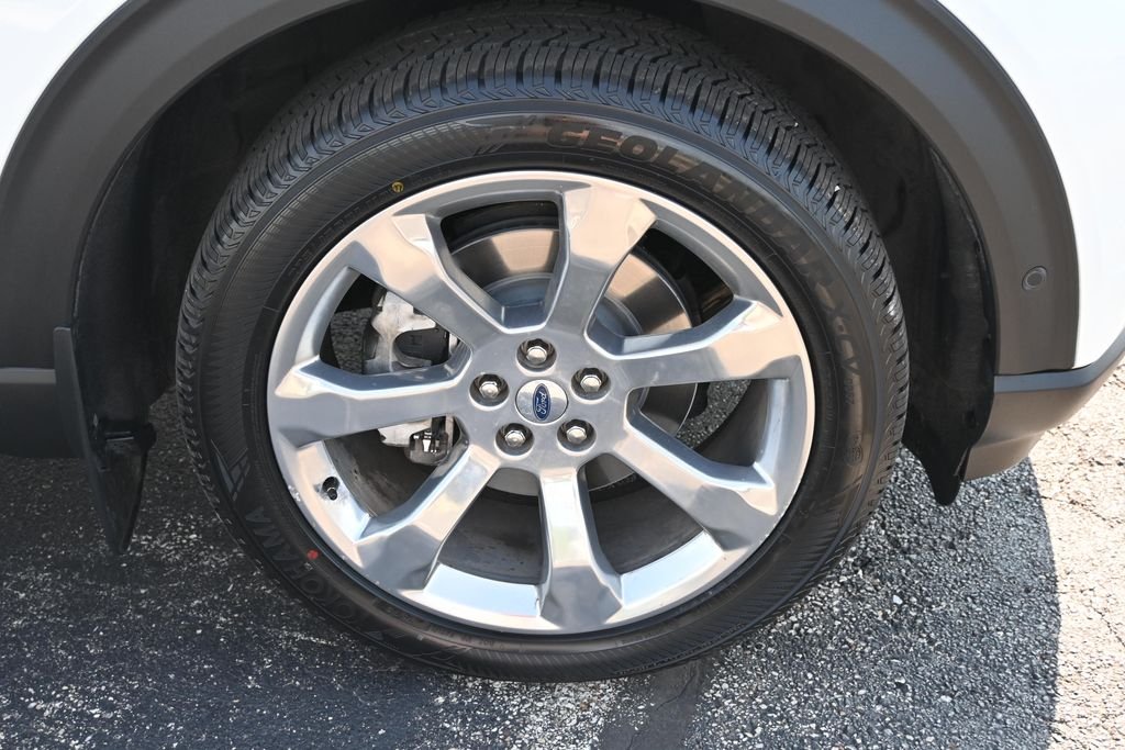 Used 2020 White Metallic Ford Platinum image 17