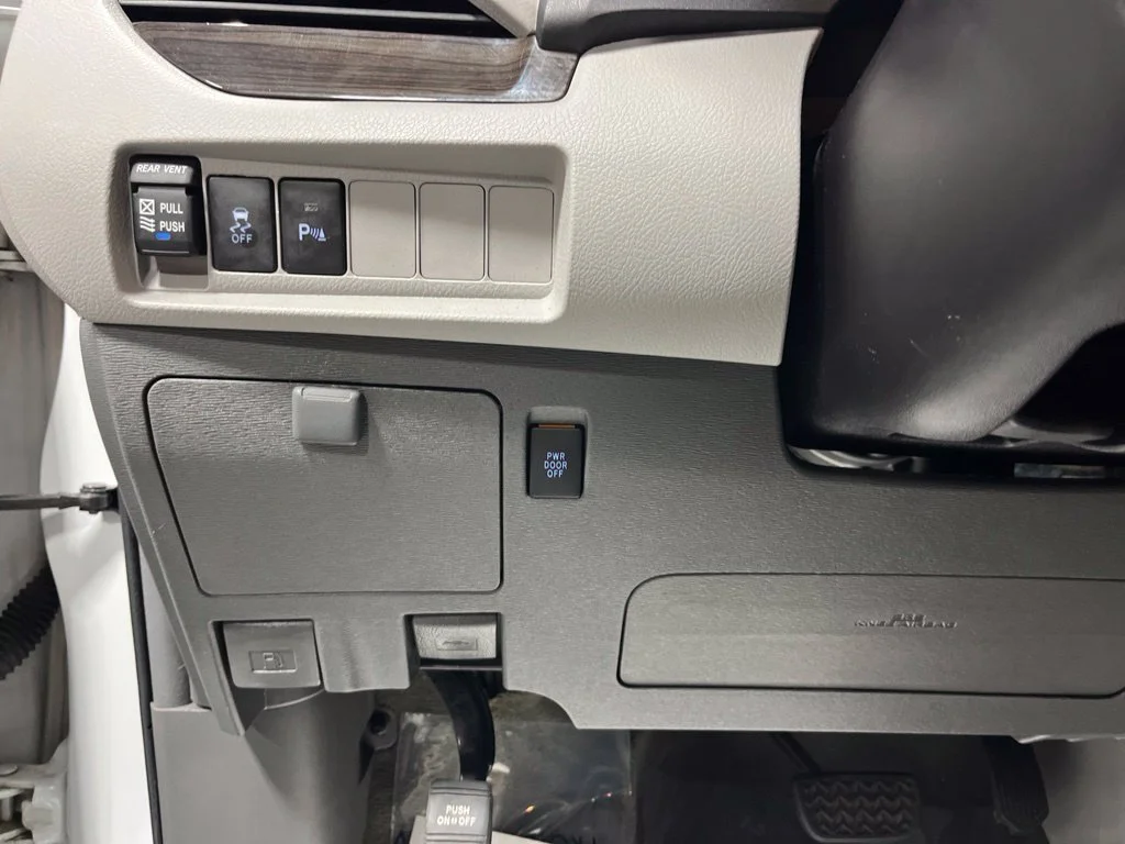 Used 2018 Blizzard Pearl Toyota XLE image 12