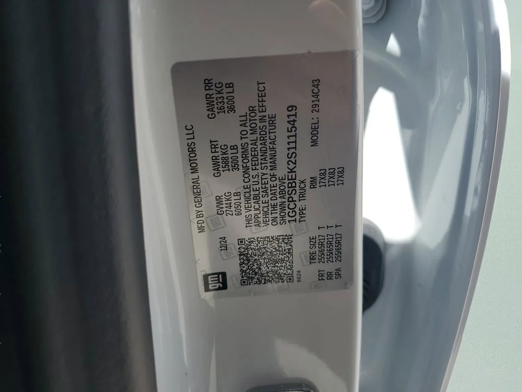Used 2025 Summit White Chevrolet WT/LT image 24