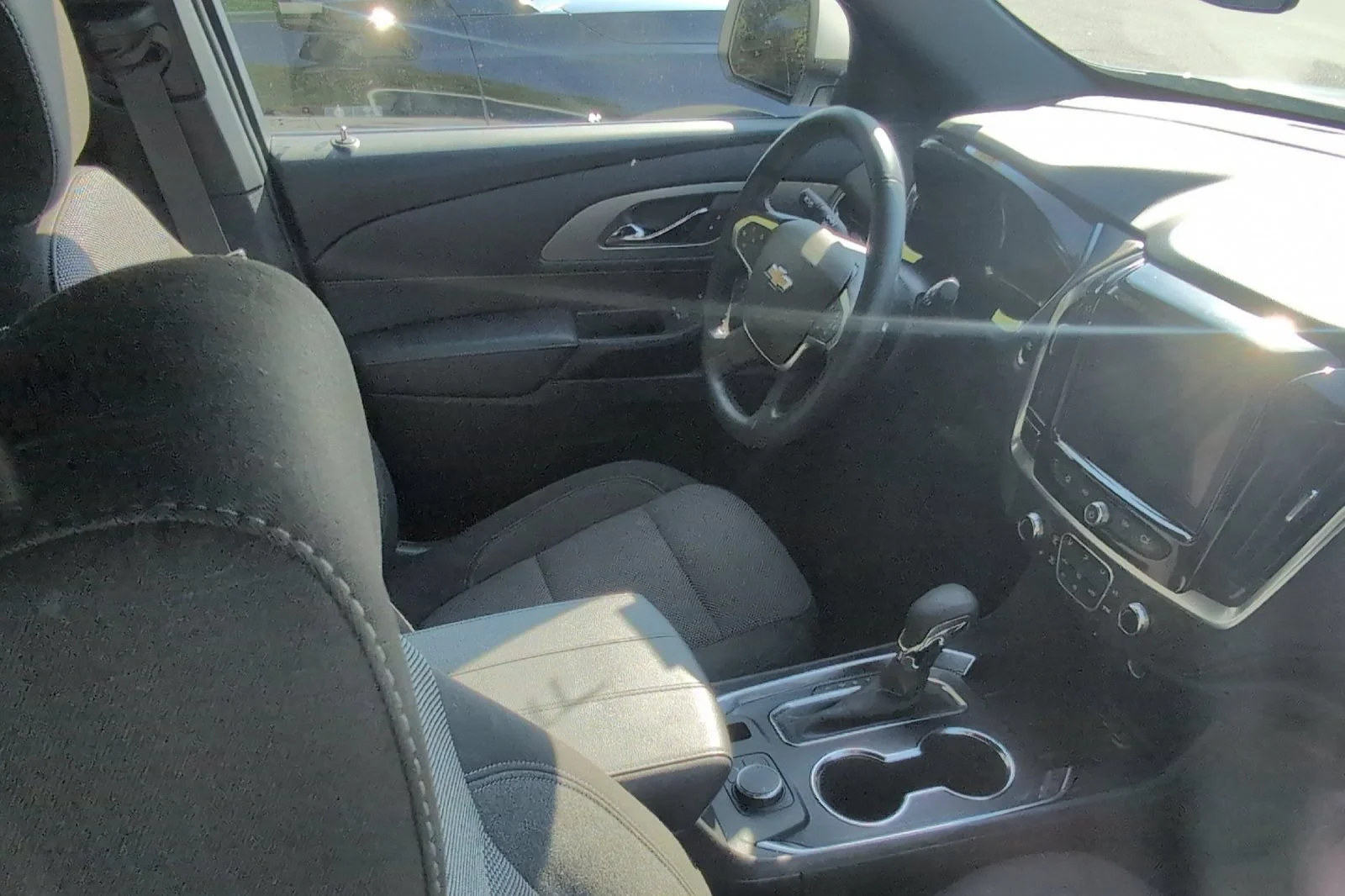 Used 2023 SUMMIT WHITE Chevrolet LT Cloth image 5
