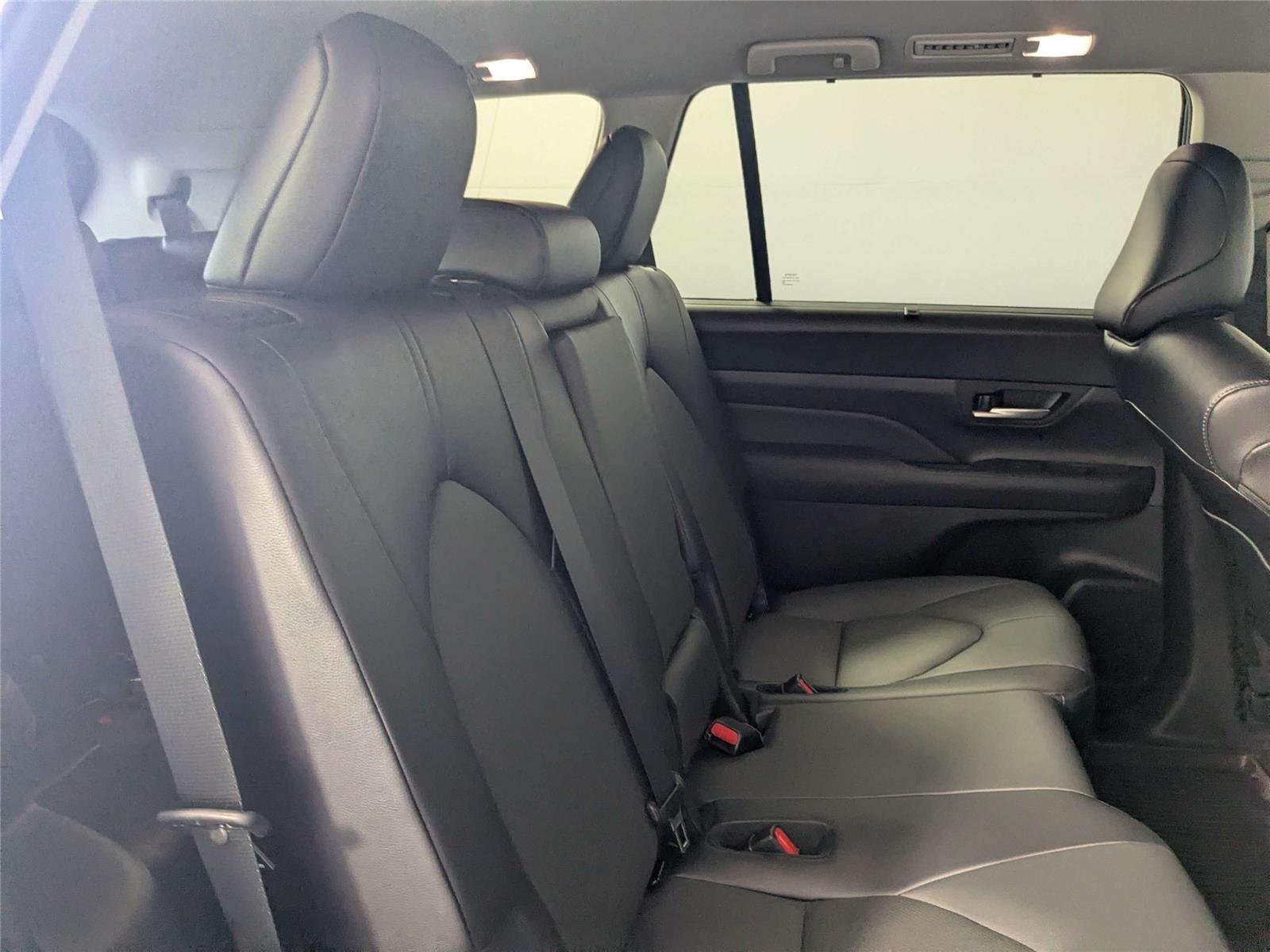 Used 2025 Midnight Black Metallic Toyota XLE image 28