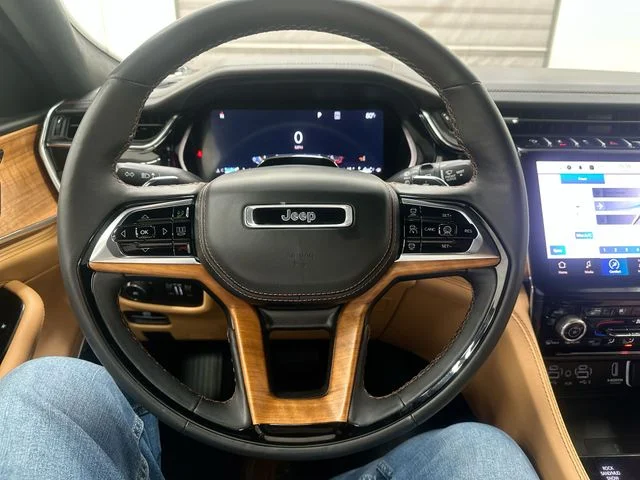 Used 2024 Silver Jeep Summit image 12