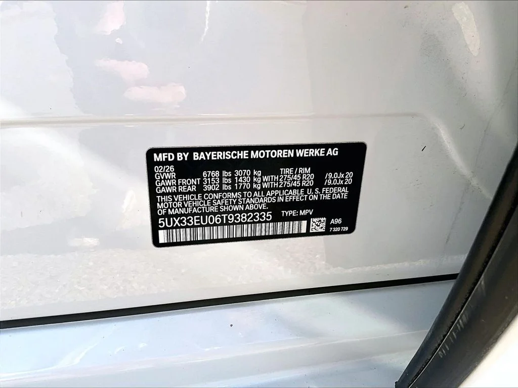 Used 2026 White BMW M60i image 26
