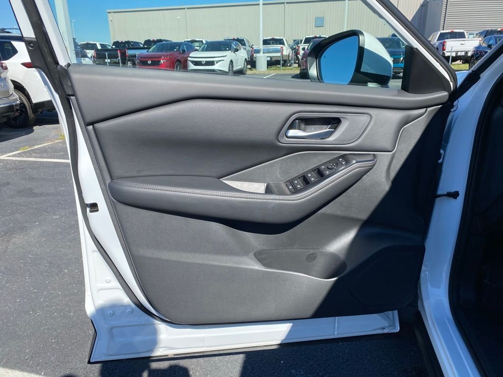 2026 Nissan Rogue SV - Photo 12