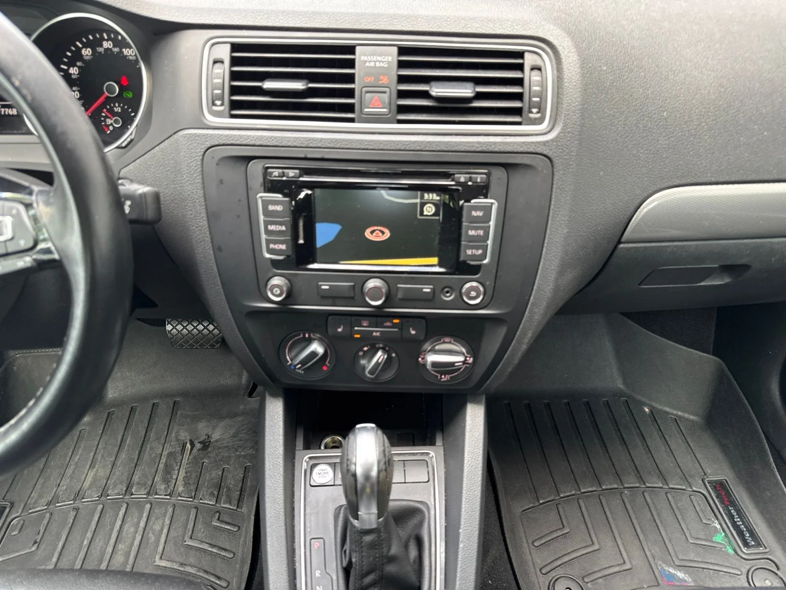 Used 2015  Volkswagen 1.8T SE image 17