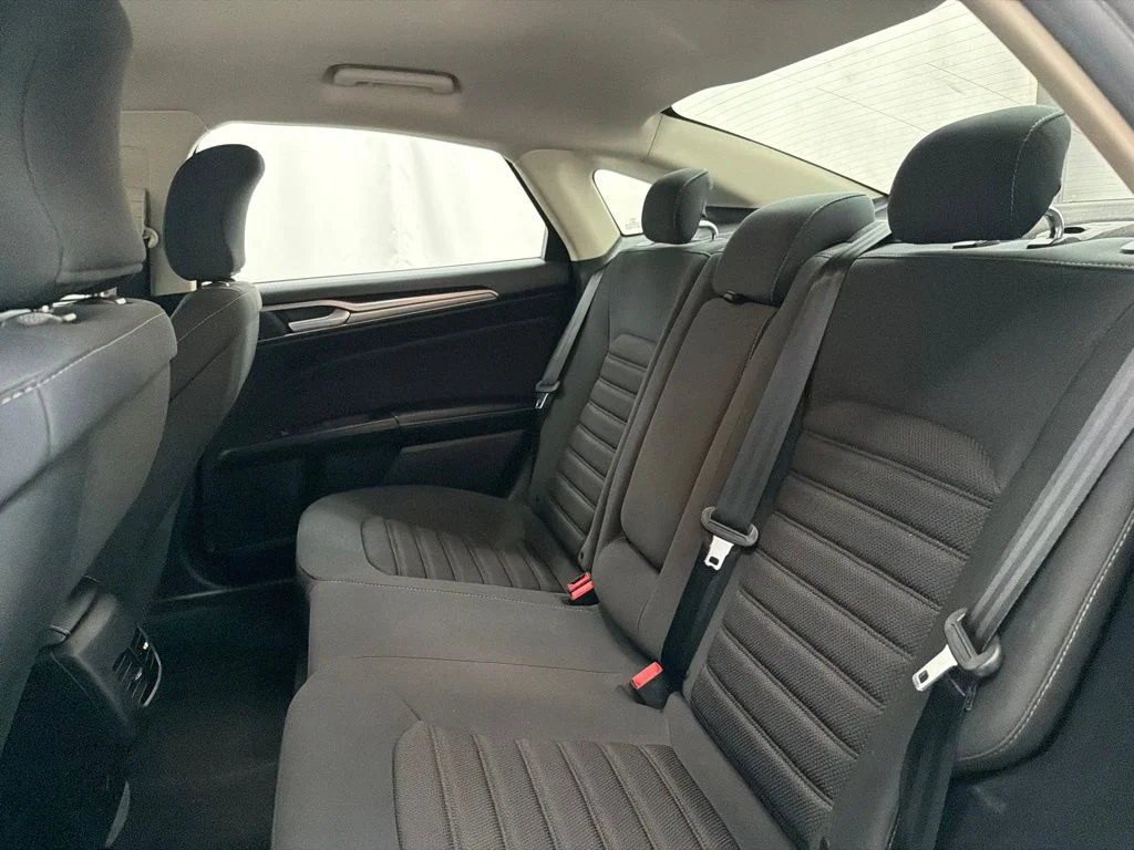 Used 2019 Silver Ford SE image 24
