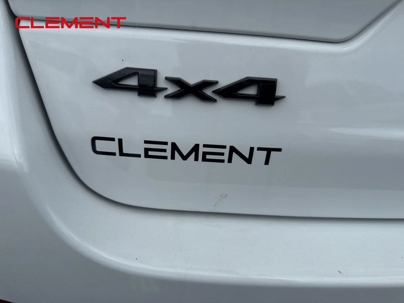 New 2026 Bright White Clear-Coat Exterior Paint Jeep Altitude image 8