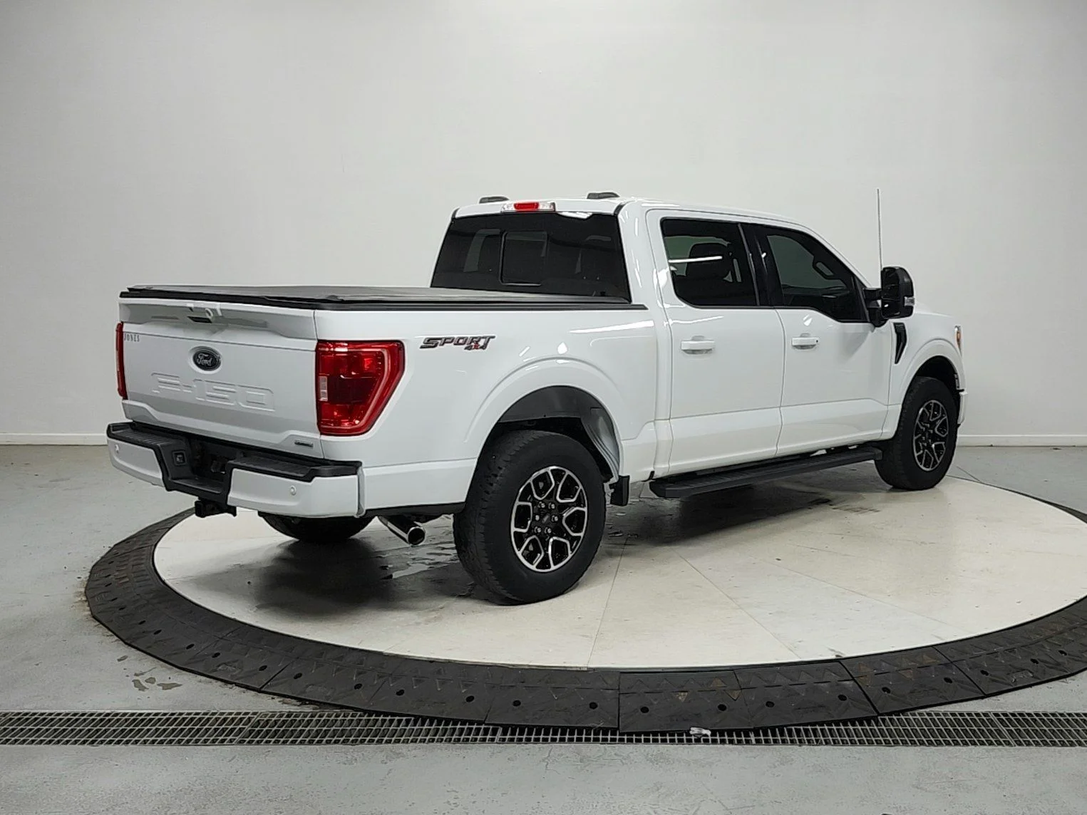 Used 2023 White Ford XLT image 8