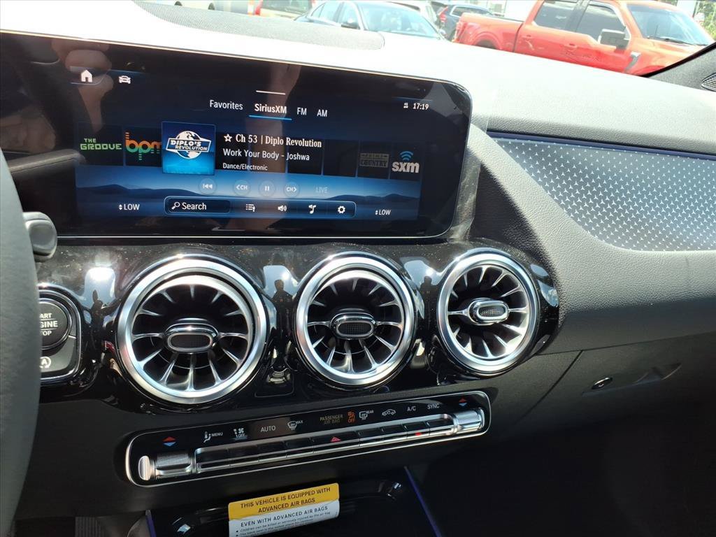 New 2026 Polar White Mercedes-Benz GLA 250 image 18