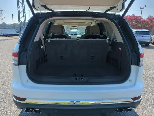 Used 2020 White Lincoln Reserve image 32