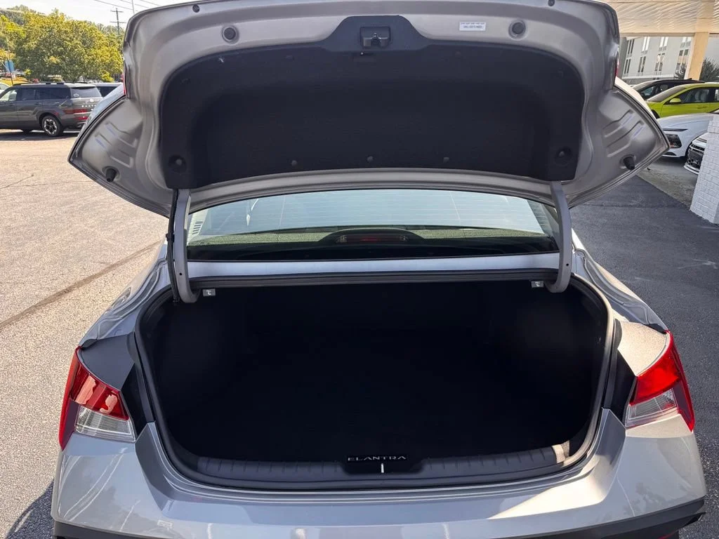 Used 2026 Fluid Metal Hyundai SE image 18
