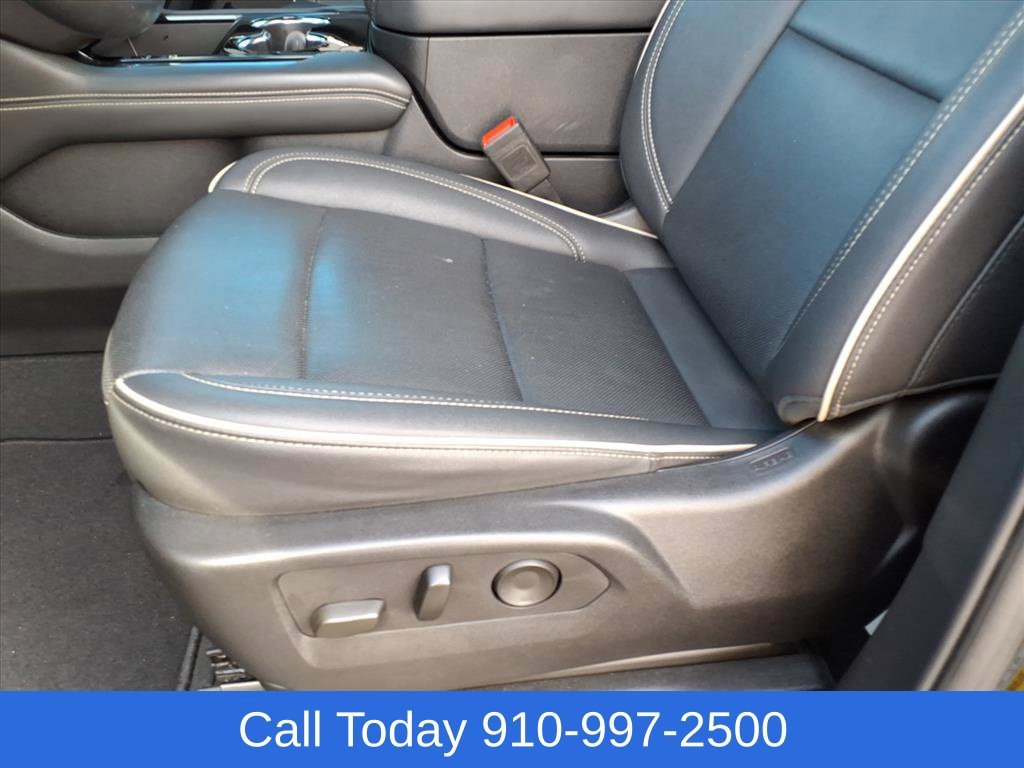Used 2025 Onyx Black GMC Elevation image 18