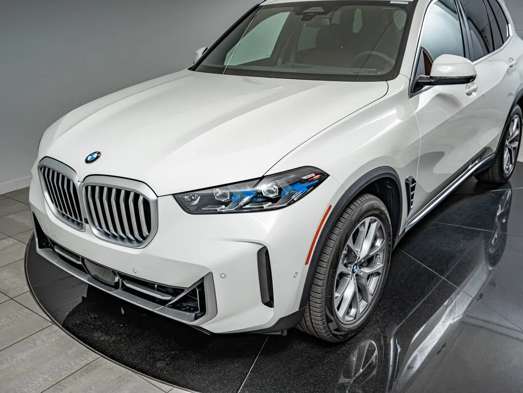 New 2026 Alpine White BMW xDrive40i image 14