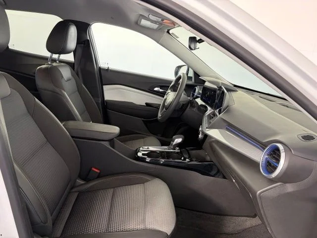 Used 2024 White Chevrolet LT image 38