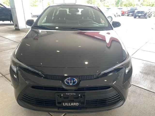 Certified Used 2025  Toyota LE image 3