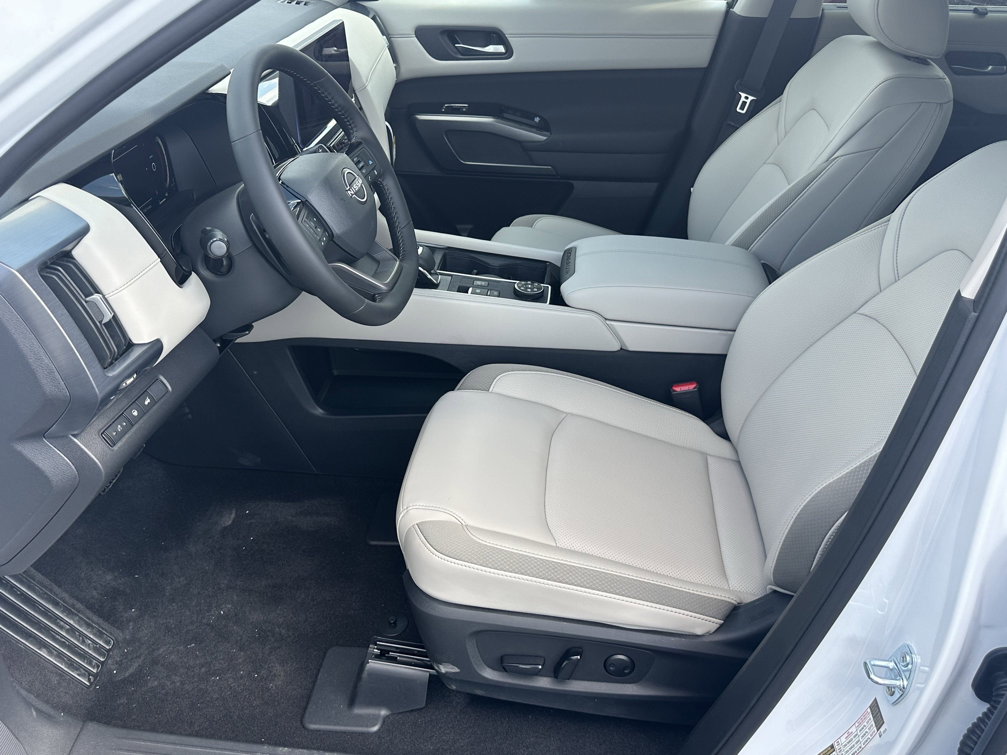 New 2026 Everest White Pearl Tricoat Nissan SL image 10