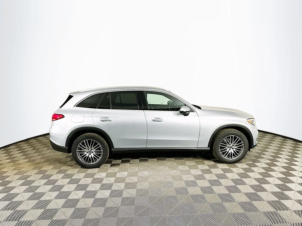 Used 2026 Gray Mercedes-Benz GLC 300 image 7
