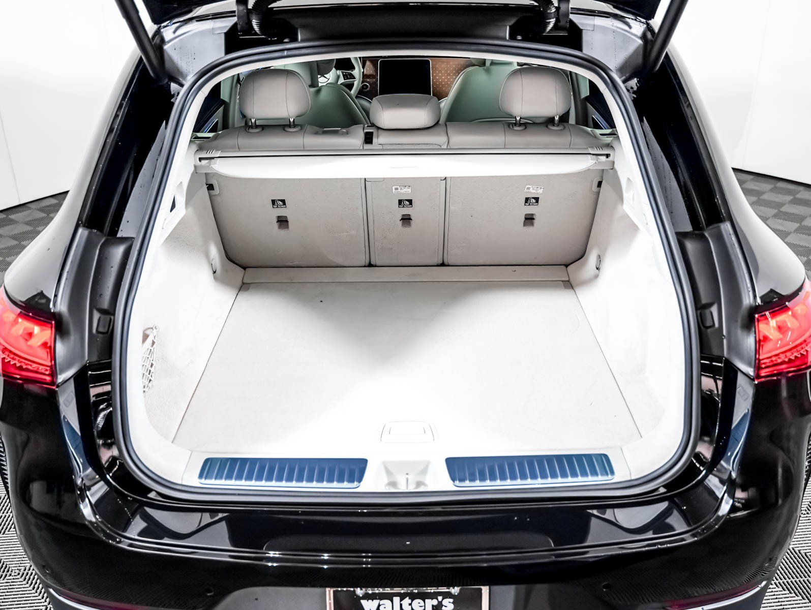 New 2027 Obsidian Black Metallic Mercedes-Benz EQE 320+ image 4