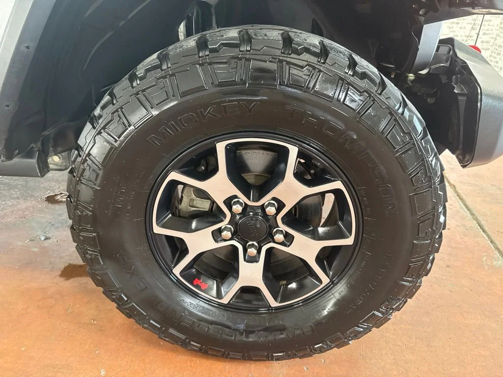 Used 2019 Billet Silver Metallic Clearcoat Jeep Unlimited Rubicon image 10