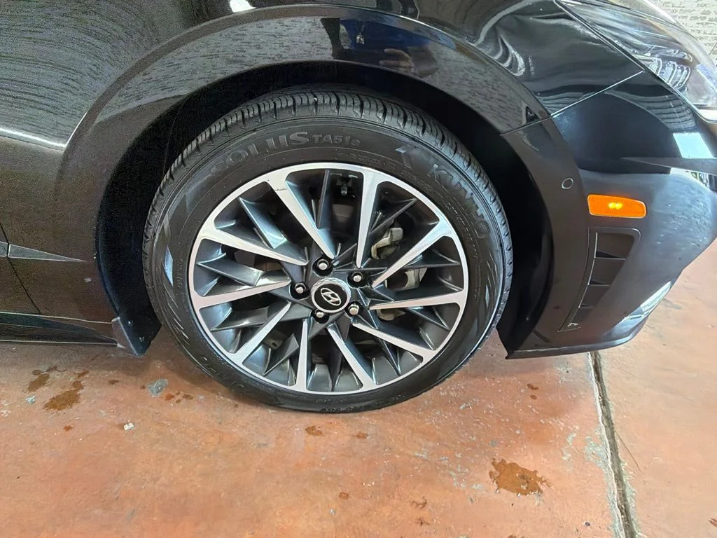 Used 2022 Black Hyundai Limited image 10