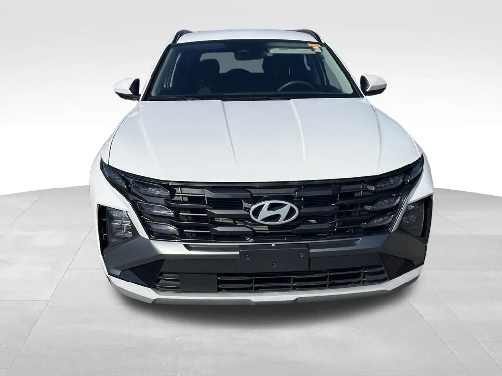 Used 2025 White Hyundai SEL image 30