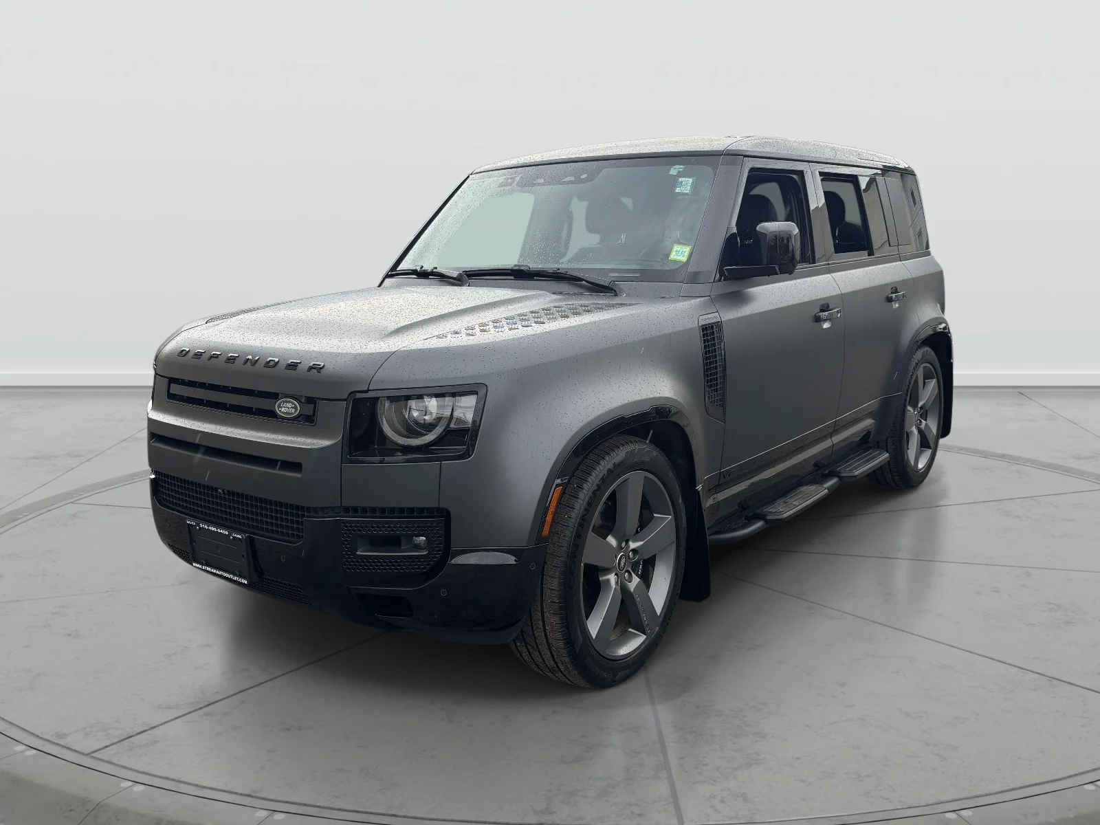 Used 2025 Gray Land Rover V8 image 3
