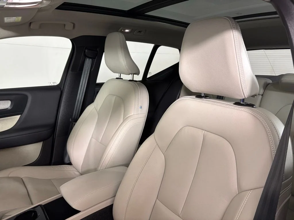 Used 2023 Silver Volvo Plus image 19