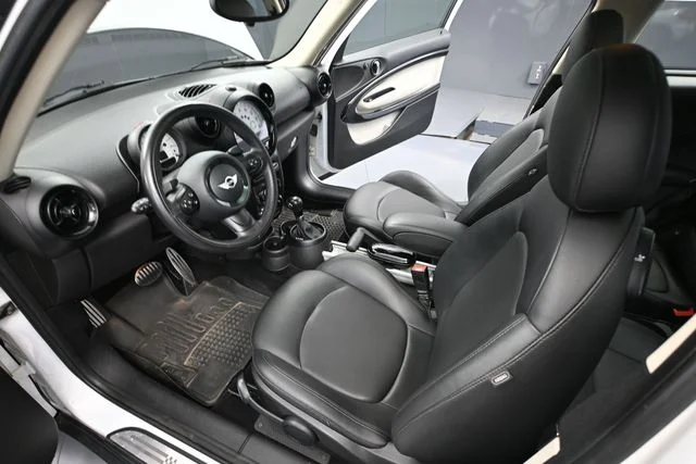 Used 2014 White MINI Paceman image 20