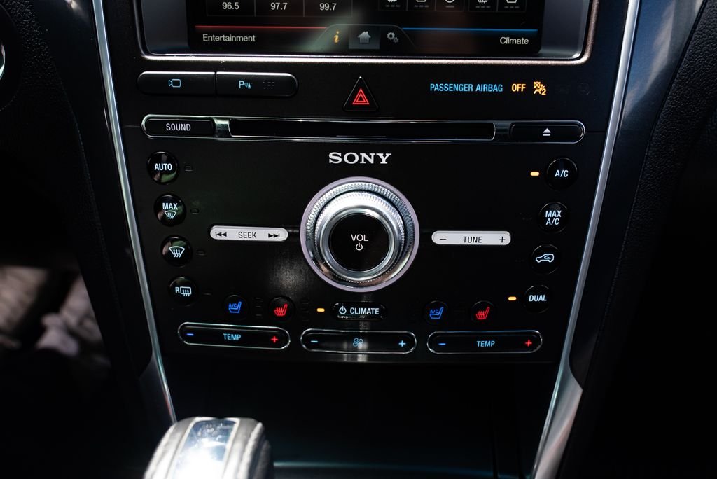 Used 2016 White Platinum Clearcoat Metallic Ford Sport image 16