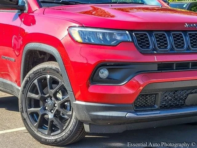 New 2026 Red Hot Pearl-Coat Exterior Paint Jeep Latitude image 3