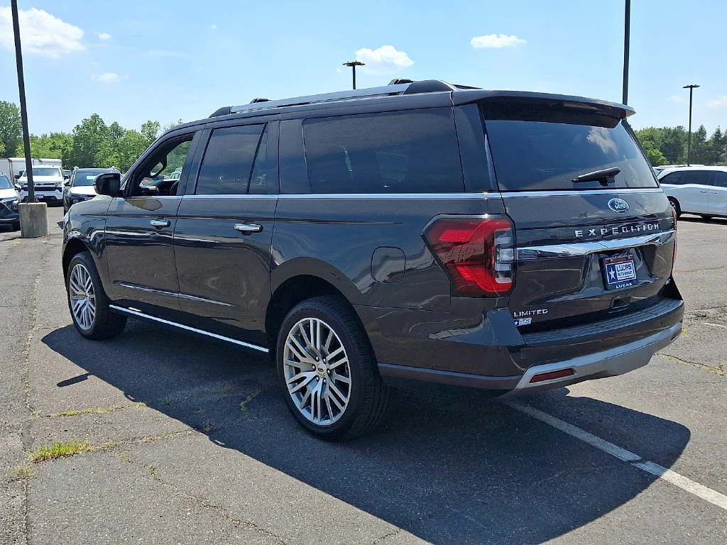 Used 2024  Ford Limited image 8
