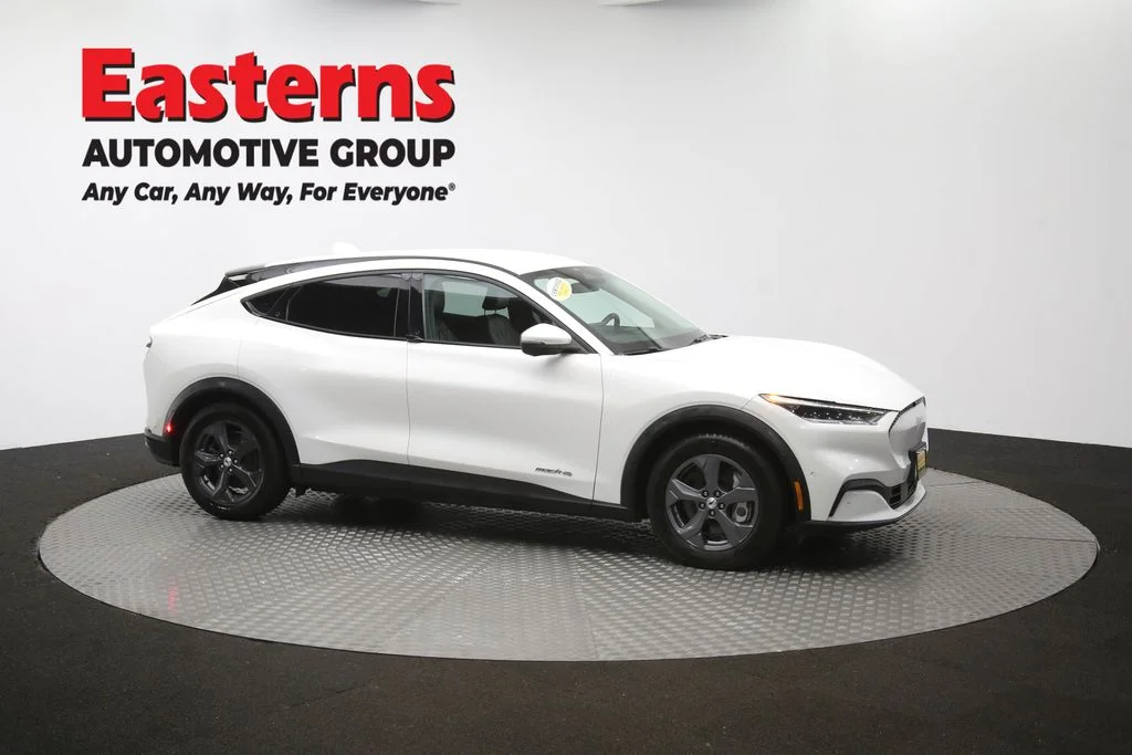 Used 2021 White Ford Select image 49