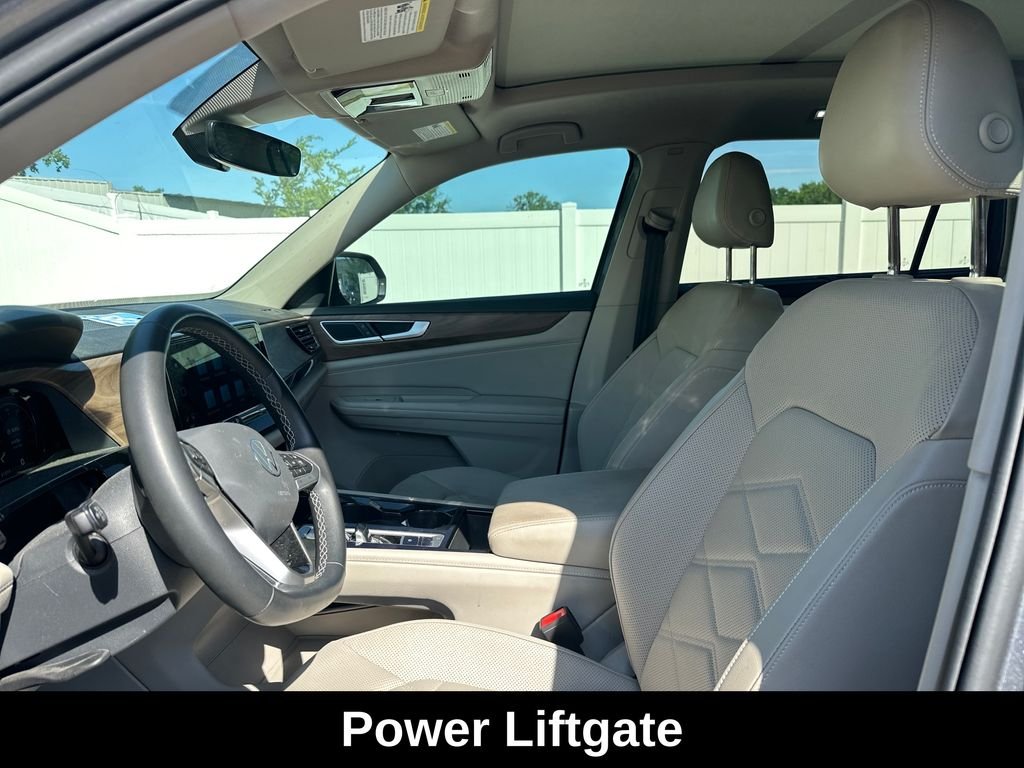 Used 2024 Gray Volkswagen 2.0T SE w/Technology image 17