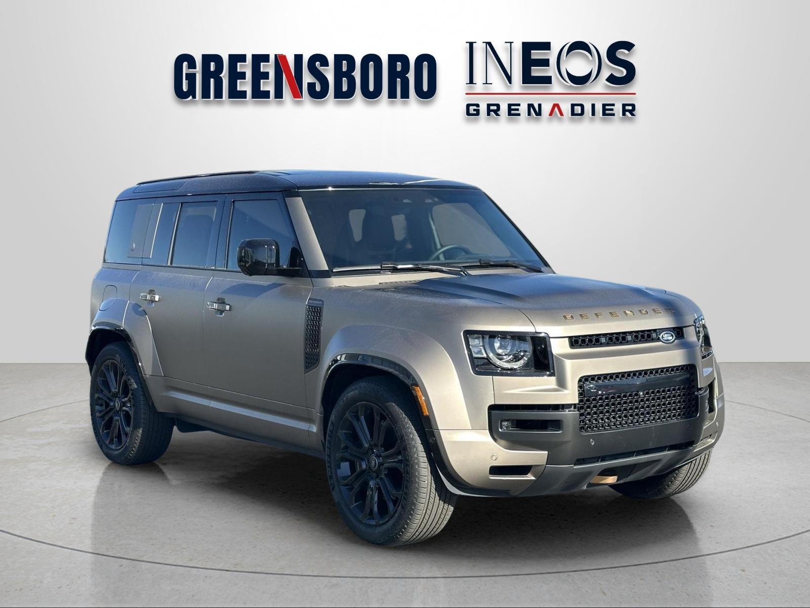 Used 2025 Petra Copper Premium Metallic Land Rover OCTA Edition One image 7
