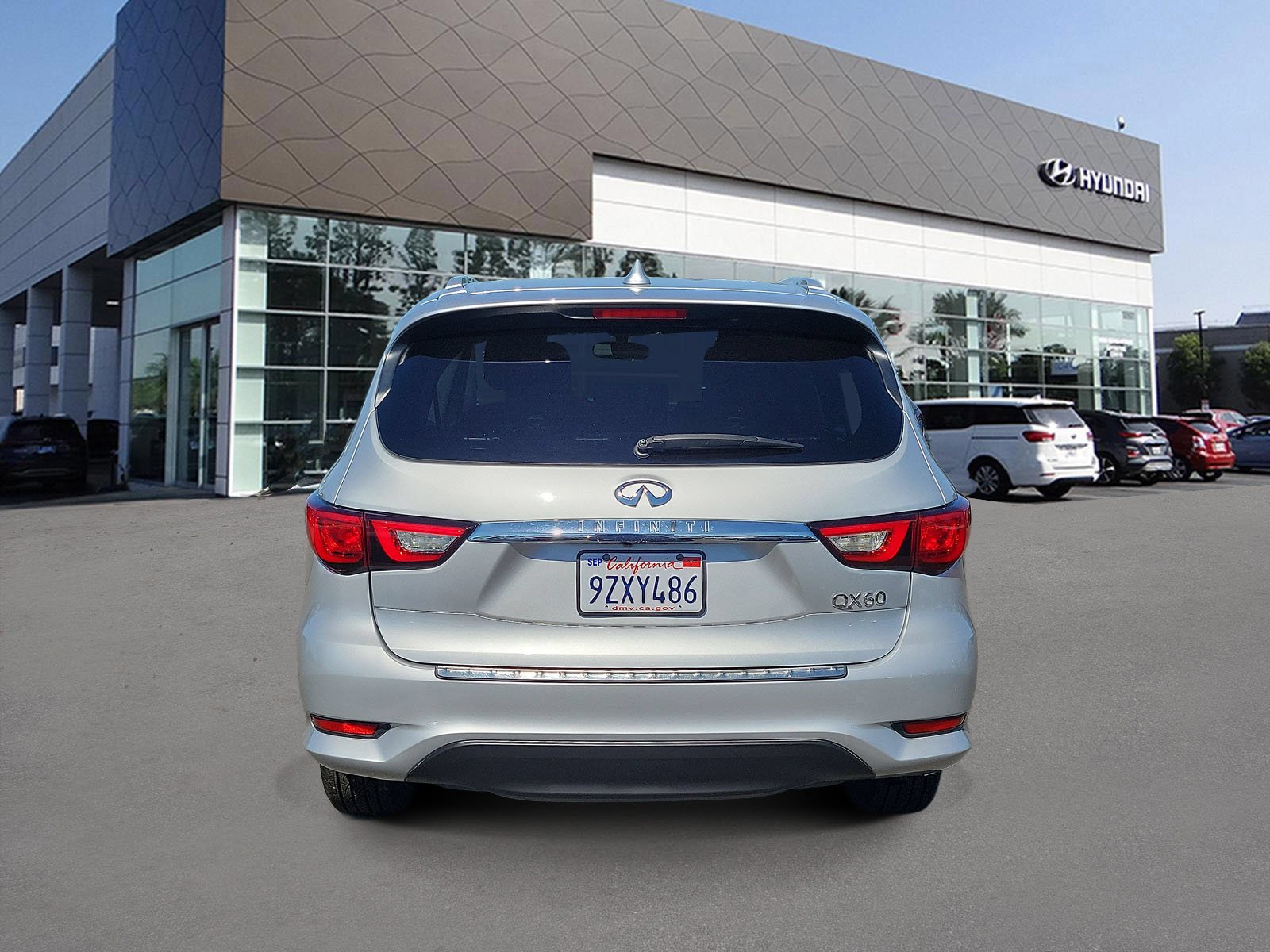 Used 2017 Liquid Platinum INFINITI  image 4