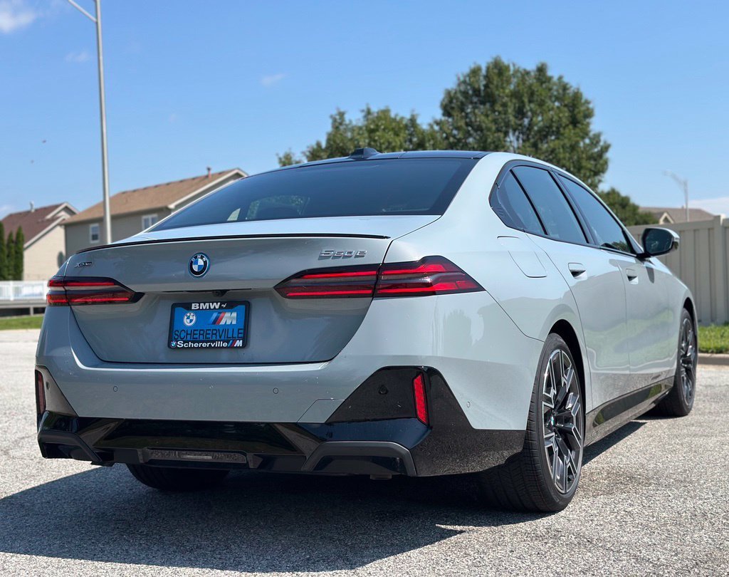 New 2027 Brooklyn Grey Metallic BMW 550e xDrive image 7