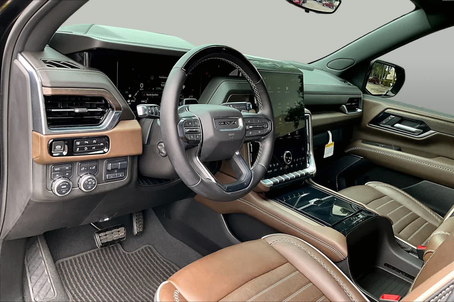 Used 2025 Onyx Black GMC Denali Ultimate image 18