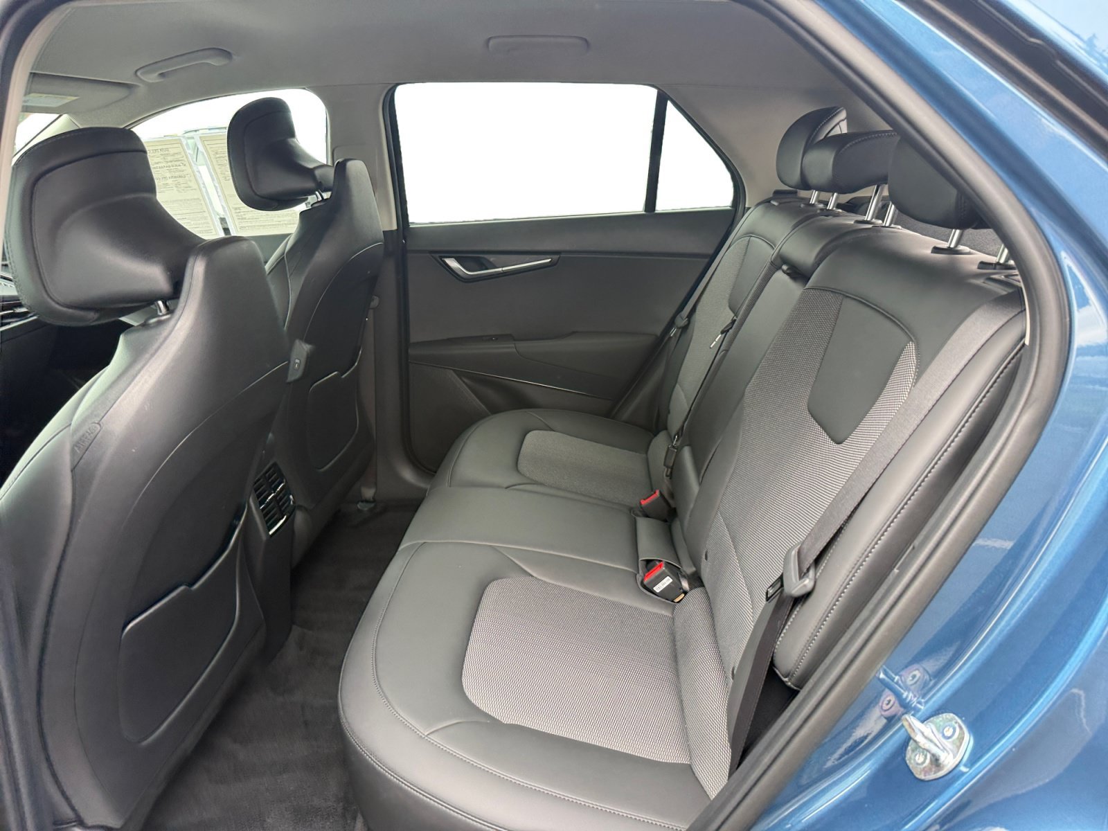 Used 2024 Mineral Blue Kia Wind image 16