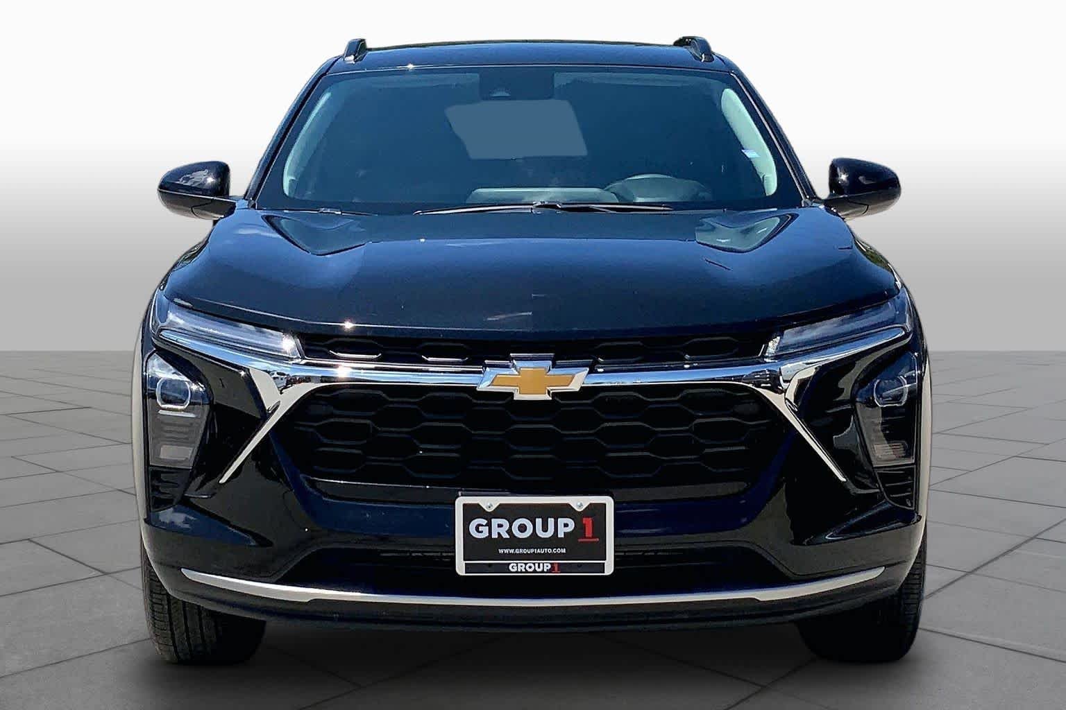 Used 2025 Mosaic Black Metallic Chevrolet LT image 4