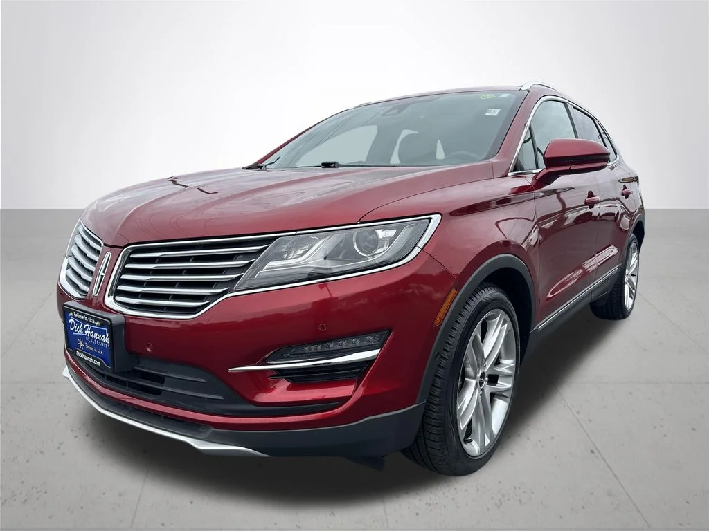 Used 2015 Red Lincoln Base image 2