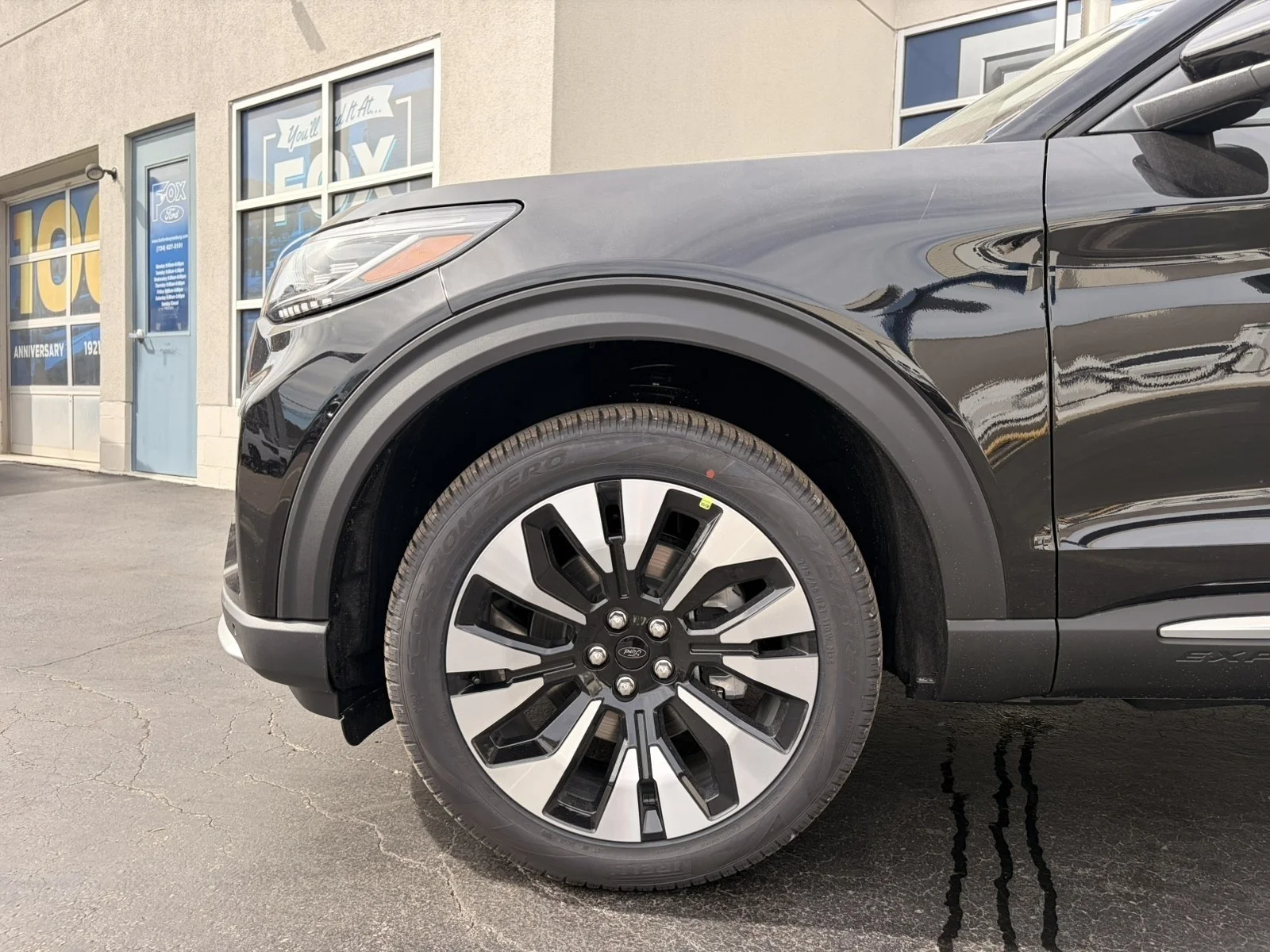 New 2027 Agate Black Metallic Ford Platinum™ image 33
